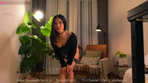 Maria- OF sensual bee online show from 1, 4, 2026