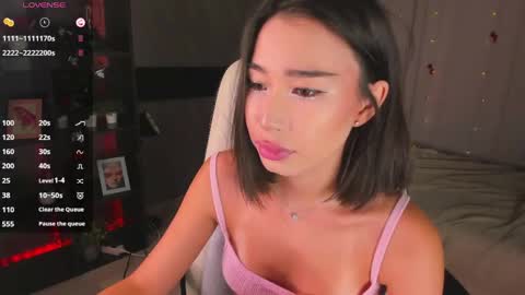 Snapshot of sensualily chatting on 22, 4, 2026 Kiki online show from 22, 4, 2026