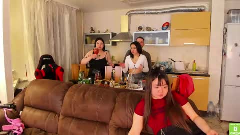 Snapshot of serdron_ chatting on 30, 4, 2026 Alisha Kevin online show from 30, 4, 2026