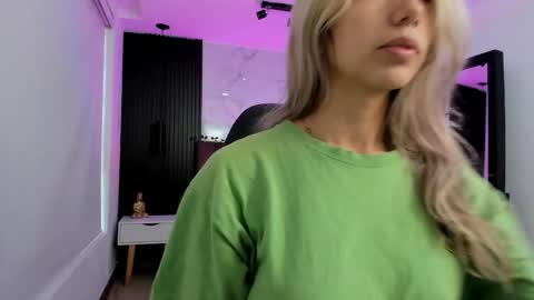 Snapshot of serene_waves chatting on 16, 1, 2026 Serene online show from 16, 1, 2026