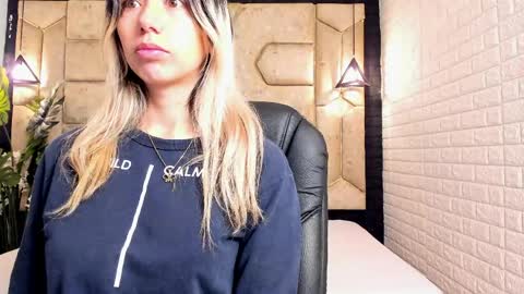 Snapshot of serene_waves chatting on 27, 5, 2026 Serene online show from 27, 5, 2026