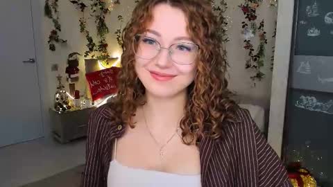 Snapshot of sereneflame chatting on 14, 12, 2025 Ophelia online show from 14, 12, 2025