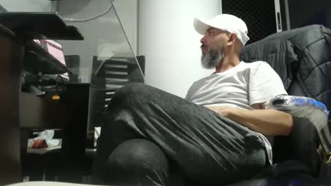 hetero serio discreto online show from 28, 11, 2025