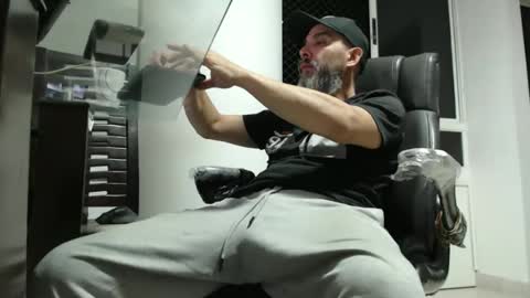 hetero serio discreto online show from 25, 4, 2026