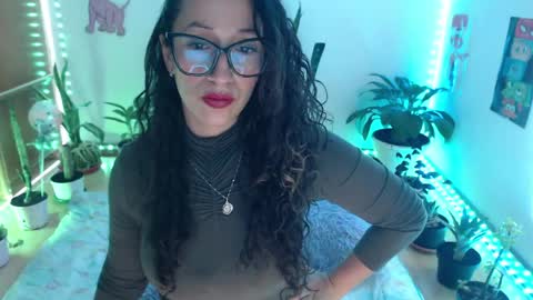 Snapshot of seuctive_woman57 chatting on 21, 5, 2026 samy online show from 21, 5, 2026