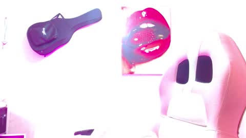 Snapshot of sexmilkdirty chatting on 12, 12, 2024 sexmilkdirty online show from 12, 12, 2024