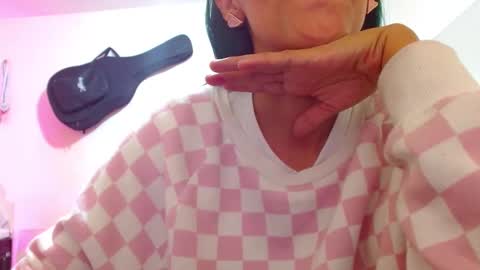 Snapshot of sexmilkdirty chatting on 24, 12, 2024 sexmilkdirty online show from 24, 12, 2024