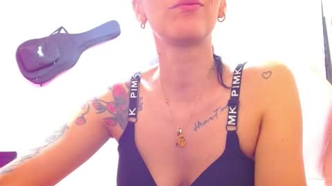 Snapshot of sexmilkdirty chatting on 23, 1, 2025 sexmilkdirty online show from 23, 1, 2025