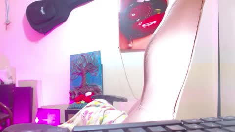 Snapshot of sexmilkdirty chatting on 9, 3, 2025 sexmilkdirty online show from 9, 3, 2025