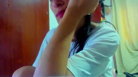 Snapshot of sexmilkdirty chatting on 19, 5, 2026 sexmilkdirty online show from 19, 5, 2026