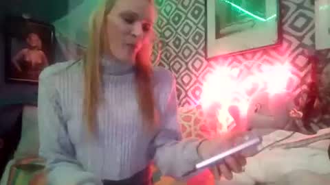 Snapshot of sexxileeah42o chatting on 20, 10, 2025 Leeah CloudZzz online show from 20, 10, 2025