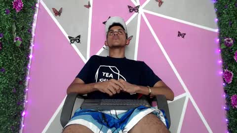 Snapshot of sexy__latin_cum chatting on 11, 11, 2025 A L E X online show from 11, 11, 2025