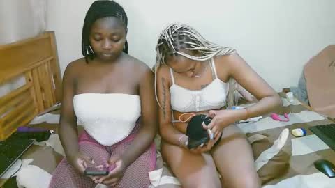 sexy_bluegirl online show from 14, 4, 2026