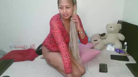 Snapshot of sexy_bluegirl chatting on 24, 4, 2026 sexy_bluegirl online show from 24, 4, 2026
