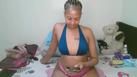 Snapshot of sexy_bluegirl chatting on 1, 5, 2026 sexy_bluegirl online show from 1, 5, 2026