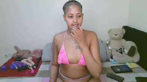 Snapshot of sexy_bluegirl chatting on 5, 5, 2026 sexy_bluegirl online show from 5, 5, 2026