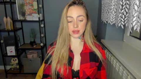Snapshot of sexy_coralie chatting on 4, 1, 2025 C o r a l i e online show from 4, 1, 2025