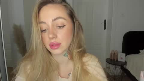 Snapshot of sexy_coralie chatting on 6, 2, 2025 C o r a l i e online show from 6, 2, 2025