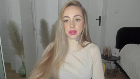 Snapshot of sexy_coralie chatting on 19, 2, 2025 C o r a l i e online show from 19, 2, 2025