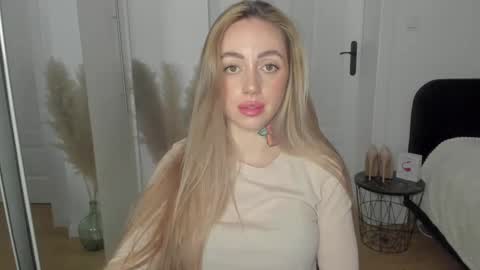 Snapshot of sexy_coralie chatting on 19, 2, 2025 C o r a l i e online show from 19, 2, 2025