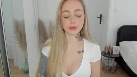 Snapshot of sexy_coralie chatting on 9, 3, 2025 C o r a l i e online show from 9, 3, 2025