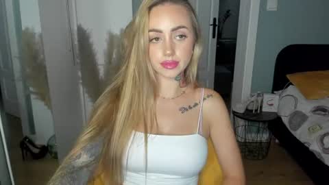 Snapshot of sexy_coralie chatting on 29, 6, 2026 C o r a l i e online show from 29, 6, 2026