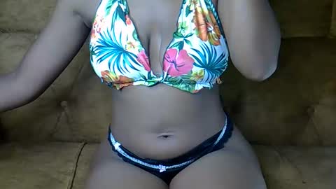 Snapshot of sexy_ellahh chatting on 7, 3, 2026 Ellahh online show from 7, 3, 2026