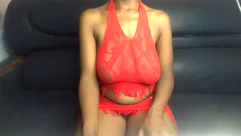 Snapshot of sexy_ellahh chatting on 6, 4, 2026 Ellahh online show from 6, 4, 2026