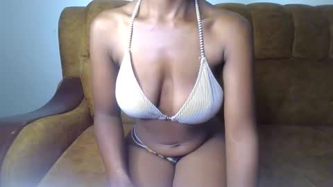 Snapshot of sexy_ellahh chatting on 5, 5, 2026 Ellahh online show from 5, 5, 2026