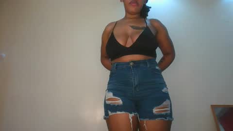 Snapshot of sexy_lyna chatting on 4, 5, 2026 sexy_lyna online show from 4, 5, 2026