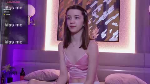 Snapshot of sexy_me_bb chatting on 15, 10, 2025 Alison online show from 15, 10, 2025