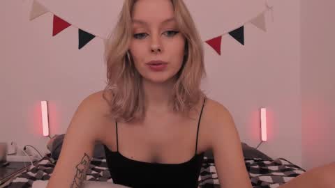 Ellie Mia online show from 13, 1, 2025