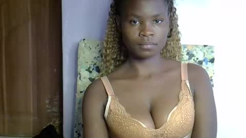 Snapshot of sexy_molyne chatting on 18, 1, 2026 Molyne online show from 18, 1, 2026