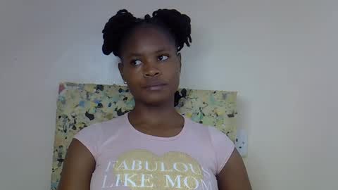 Snapshot of sexy_molyne chatting on 26, 3, 2026 Molyne online show from 26, 3, 2026