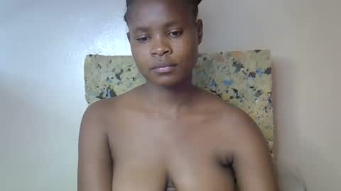 Snapshot of sexy_molyne chatting on 19, 4, 2026 Molyne online show from 19, 4, 2026