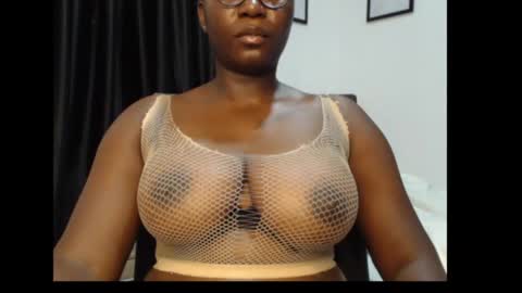 Snapshot of sexy_pearl12 chatting on 4, 7, 2026 zoe online show from 4, 7, 2026