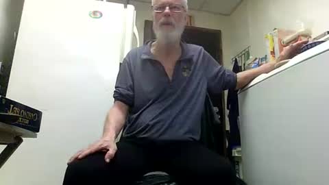 Snapshot of sexy_white_daddy chatting on 17, 4, 2026 Daddy online show from 17, 4, 2026