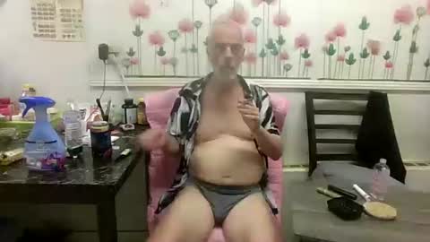 Snapshot of sexy_white_daddy chatting on 25, 4, 2026 Daddy online show from 25, 4, 2026