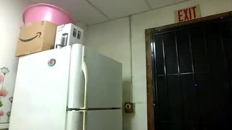 Snapshot of sexy_white_daddy chatting on 28, 4, 2026 Daddy online show from 28, 4, 2026