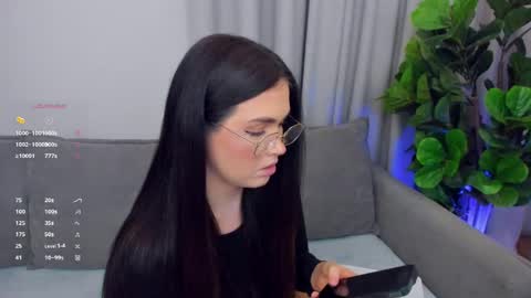 Snapshot of sexyangeloux chatting on 14, 5, 2026 Lou online show from 14, 5, 2026