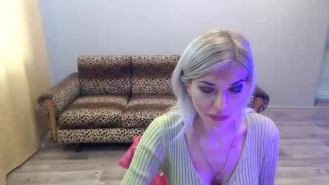 Snapshot of sexybeatriice chatting on 25, 10, 2025 sexybeatriice online show from 25, 10, 2025