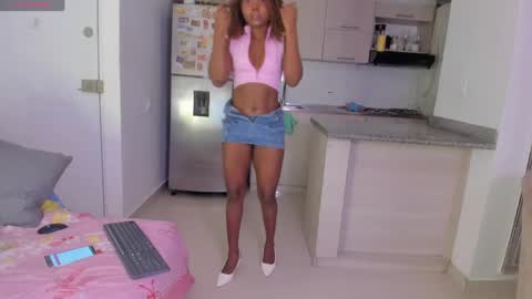 Snapshot of sexybrunnetem chatting on 31, 5, 2026 sofia online show from 31, 5, 2026