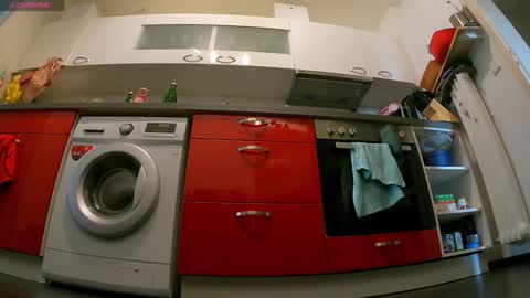 XDA   online show from 11, 9, 2025