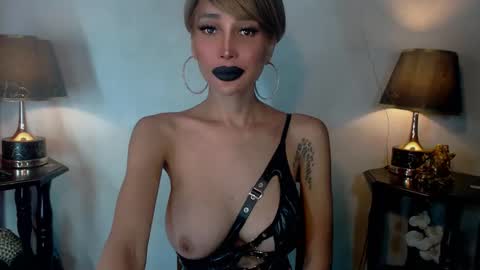 Snapshot of sexylusty2258 chatting on 23, 5, 2026 Queen Sofia online show from 23, 5, 2026