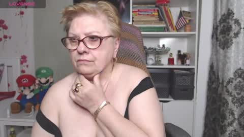 Snapshot of sexylynette4u chatting on 1, 5, 2026 sexylynette4u online show from 1, 5, 2026