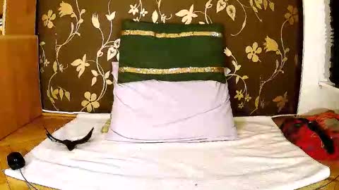 Squirty Maya Gold online show from 25, 9, 2025