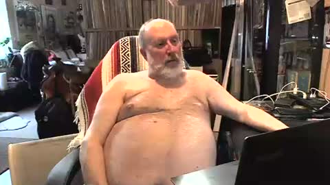 Grizz Lee Bear online show from 7, 1, 2025