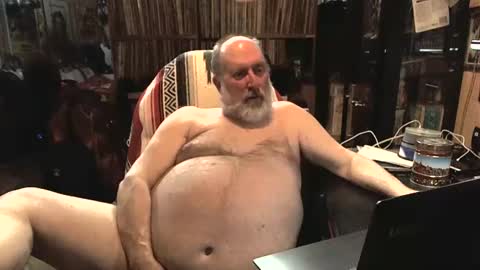 Grizz Lee Bear online show from 17, 1, 2025