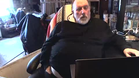 Grizz Lee Bear online show from 11, 2, 2025