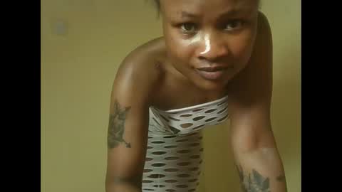 queenivy online show from 28, 10, 2025